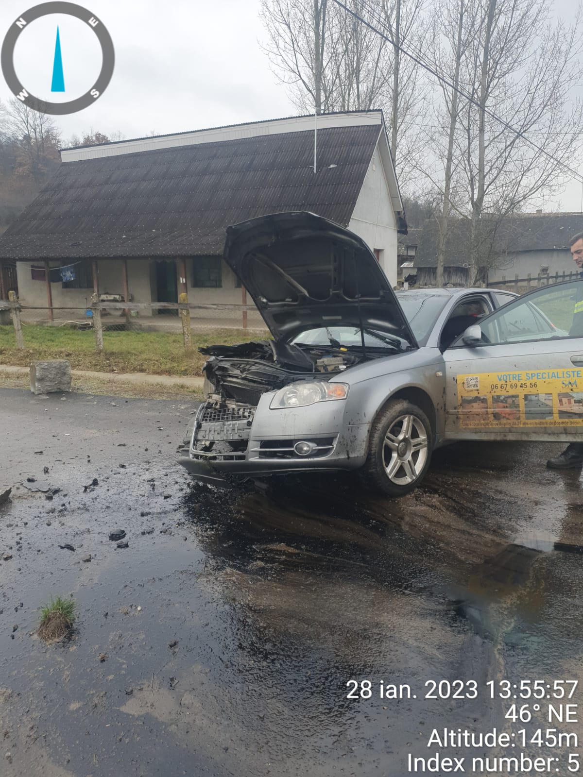 Accident în județ. Un tânăr a intrat cu mașina direct într-un cap de pod