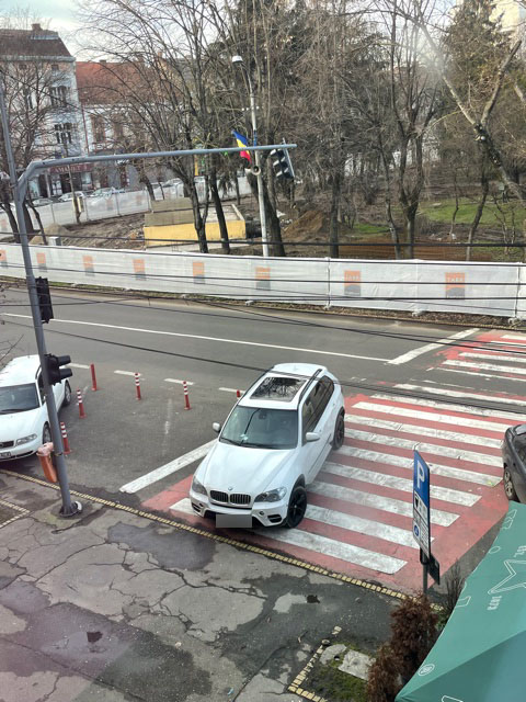 Parcare de “bivol” care face firma de rușine!