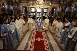 Preasfințitul Părinte Timotei Sătmăreanul, a săvârșit Sfânta și Dumnezeiasca Liturghie la Catedrala Ortodoxă „Adormirea Maicii Domnului”  ﻿
