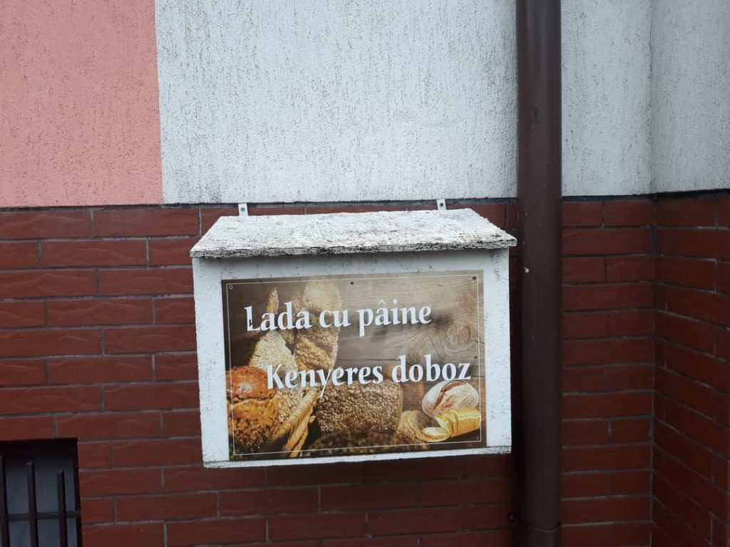 Apel la sătmăreni să-i ajute pe nevoiași  cu o franzelă la lada de paine