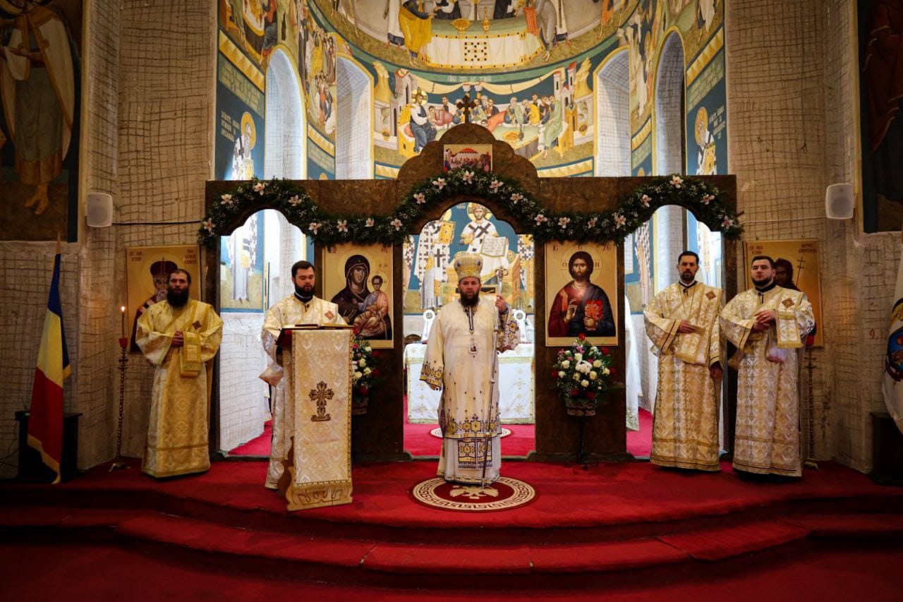 Preasfințitul Părinte Timotei Sătmăreanul a slujit la Mănăstirea „Nașterea Sfântului Proroc Ioan Botezătorul” Scărișoara Nouă