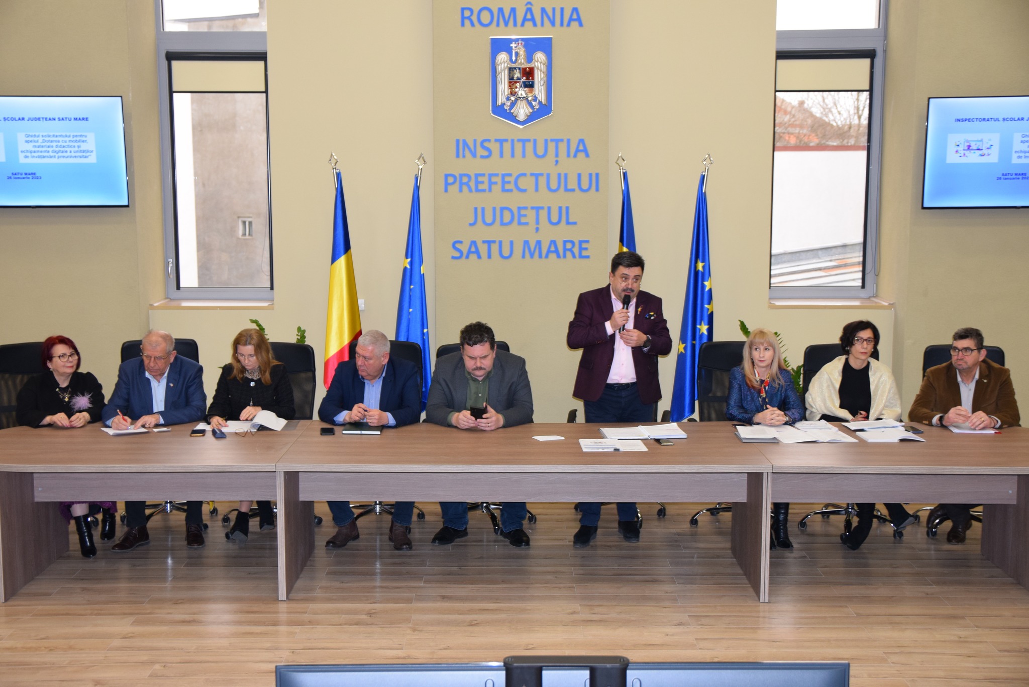 FOTO. Întâlnire cu primarii și directorii de școli din județ, la Prefectură