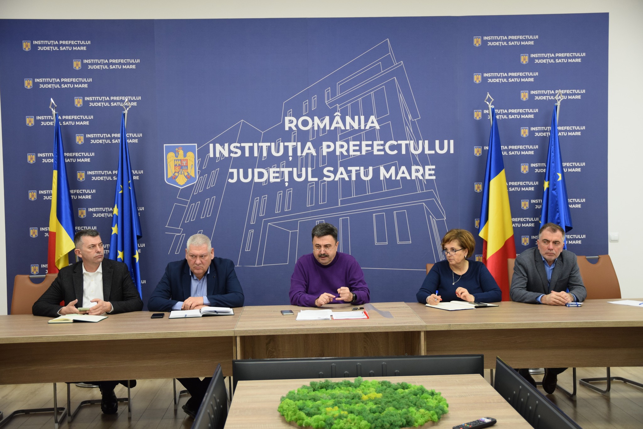 DEZBATERE. Se caută soluții pentru rezolvarea problemei câinilor fără stăpân