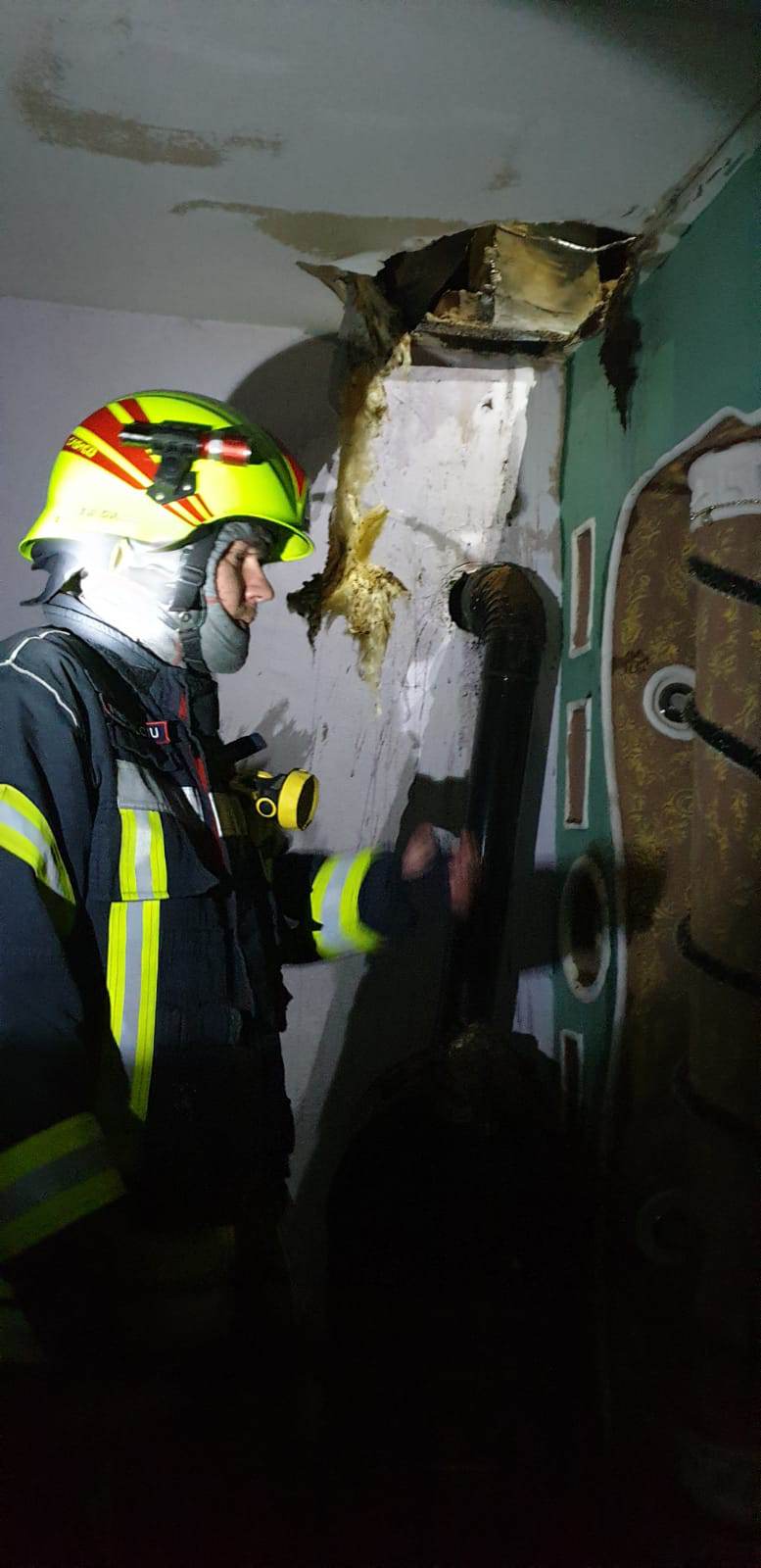 INCENDIU. Acoperiș în flăcări. Au intervenit pompierii