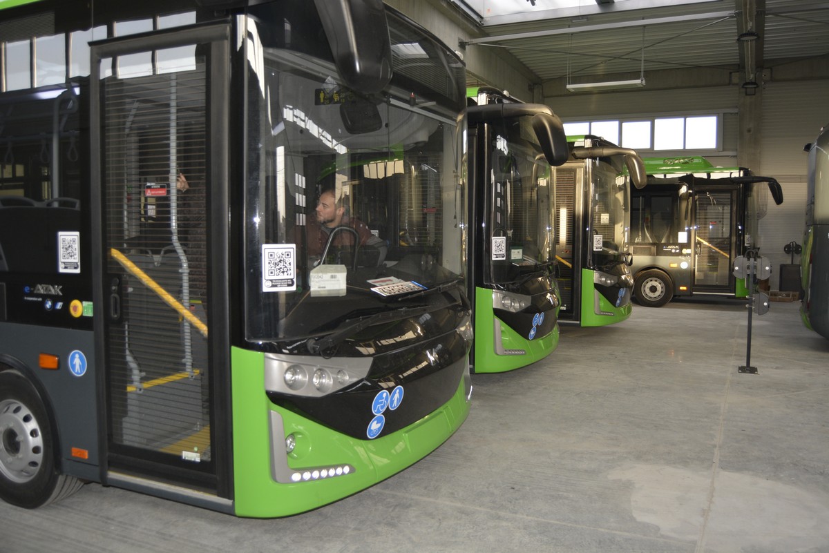 CAREIUL ARE DE AZI AUTOBUZE ELECTRICE