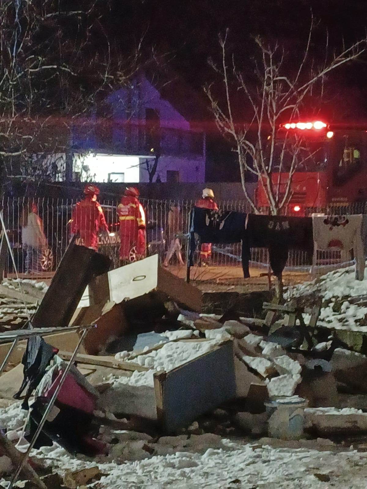 FOTO. Adolescentă de 17 ani, la un pas să MOARĂ  într-un INCENDIU