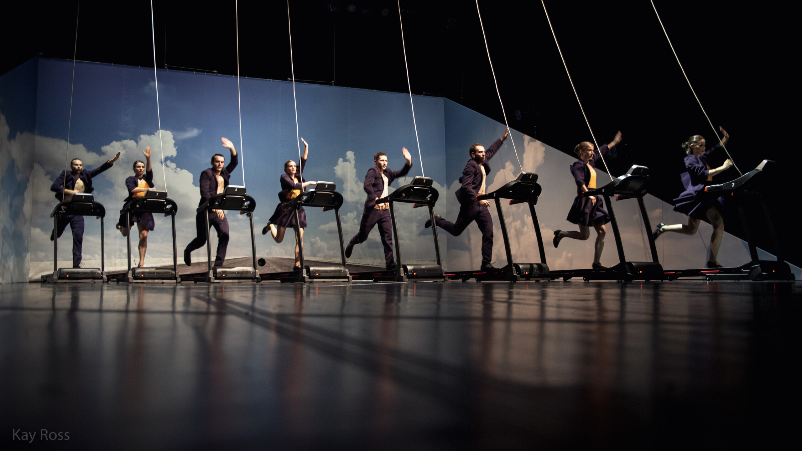 Performance de mișcare cu Trupa Mihai Raicu