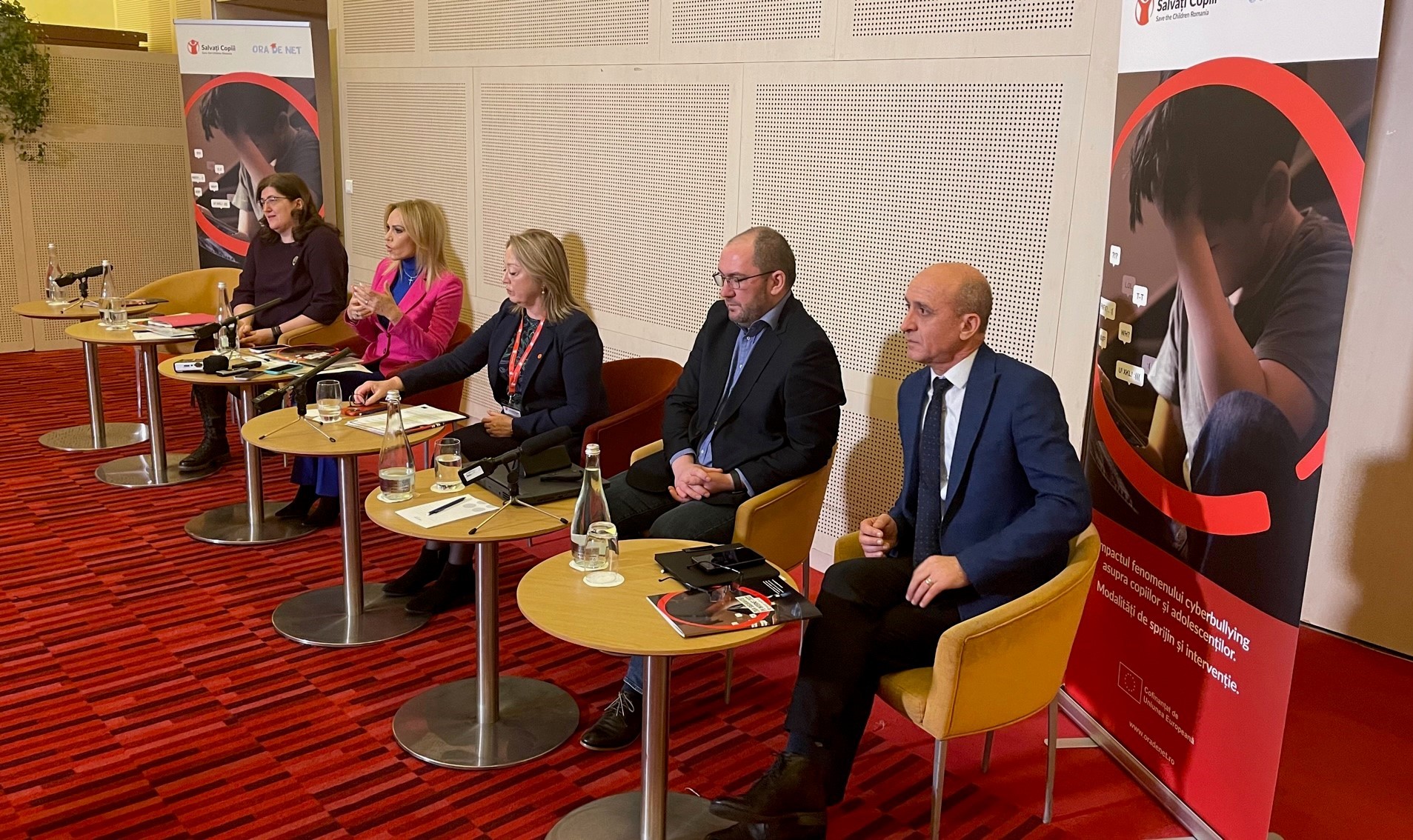 SONDAJ: Aproape jumătate dintre copii sunt victime ale cyberbullying-ului; ponderea fetelor care trec prin aceste experiențe este cu 12% mai mare decât a băieților Cyberbullying-ul are consecințe psiho-sociale pe termen lung