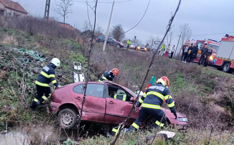FOTOGALERIE. ACCIDENT GRAV în județ. Persoană ÎNCARCERATĂ
