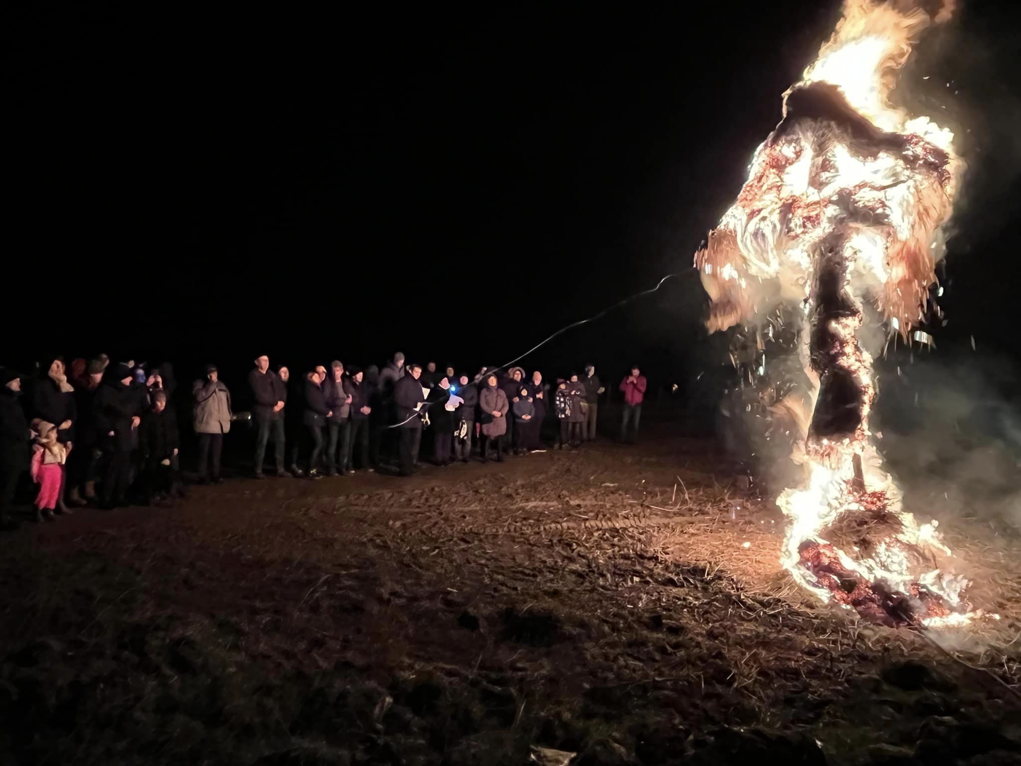 FOTO: Iarna, alungată cu foc, la Ardud