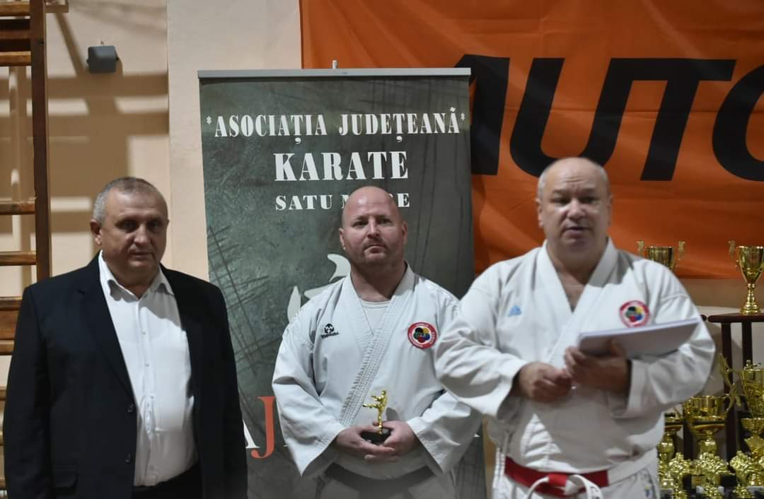 Samuraiul Magos Robert Patrick pe doi la Budapesta