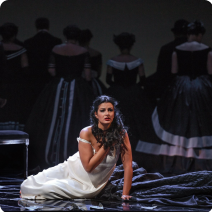 Luiza Fatyol pe scena Filarmonicii Dinu Lipatti