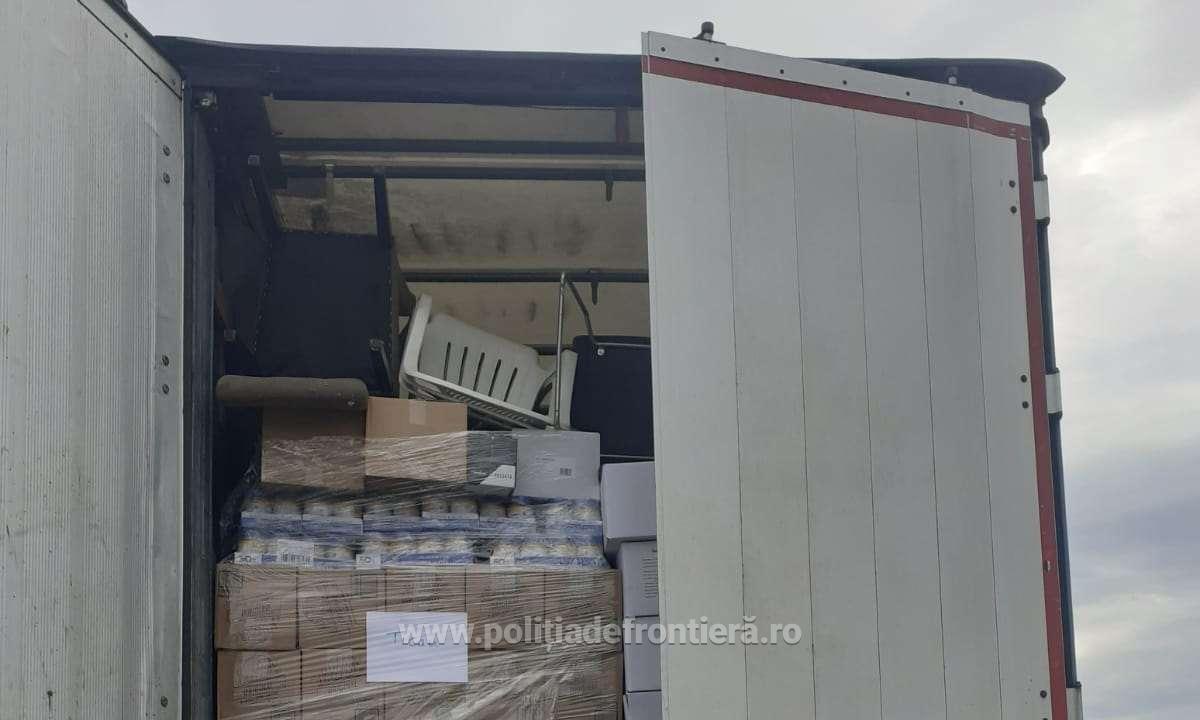 15 tone de produse second hand și 5.000 kg de produse alimentare, oprite la intrarea în ţară