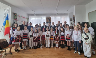 În 2022, Departamentul pentru Românii de Pretutindeni a finanțat, printre altele, două programe prin care au primit sprijin financiar 6500 de copii și aproximativ 2300 de cadre didactice