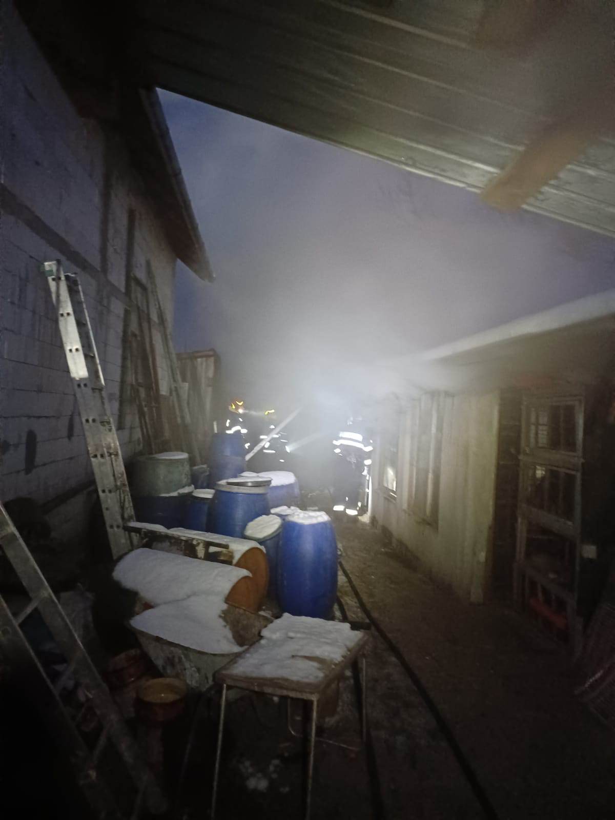 Incendiu la o afumătorie  în Păulești