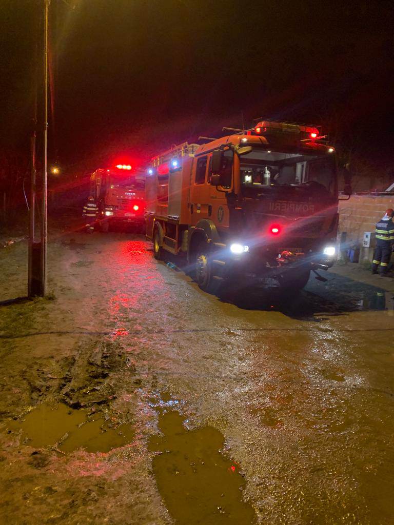 Incediu izbucnit la acoperișului unei case de locuit din Sătmărel