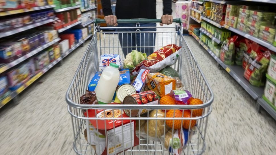 Prețul alimentelor continuă să crească în România:  Zahărul, uleiul și lactatele se mențin în topul scumpirilor