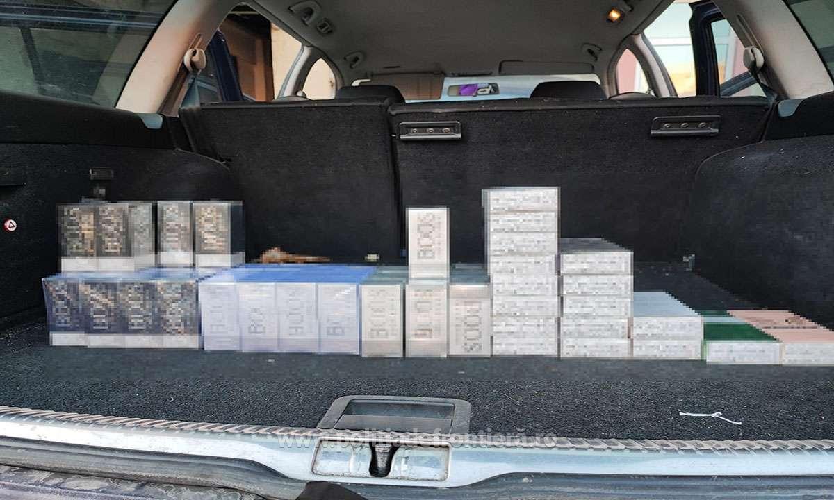 Parfumuri susceptibile a fi contrafăcute, descoperite într-o mașină lângă Satu Mare