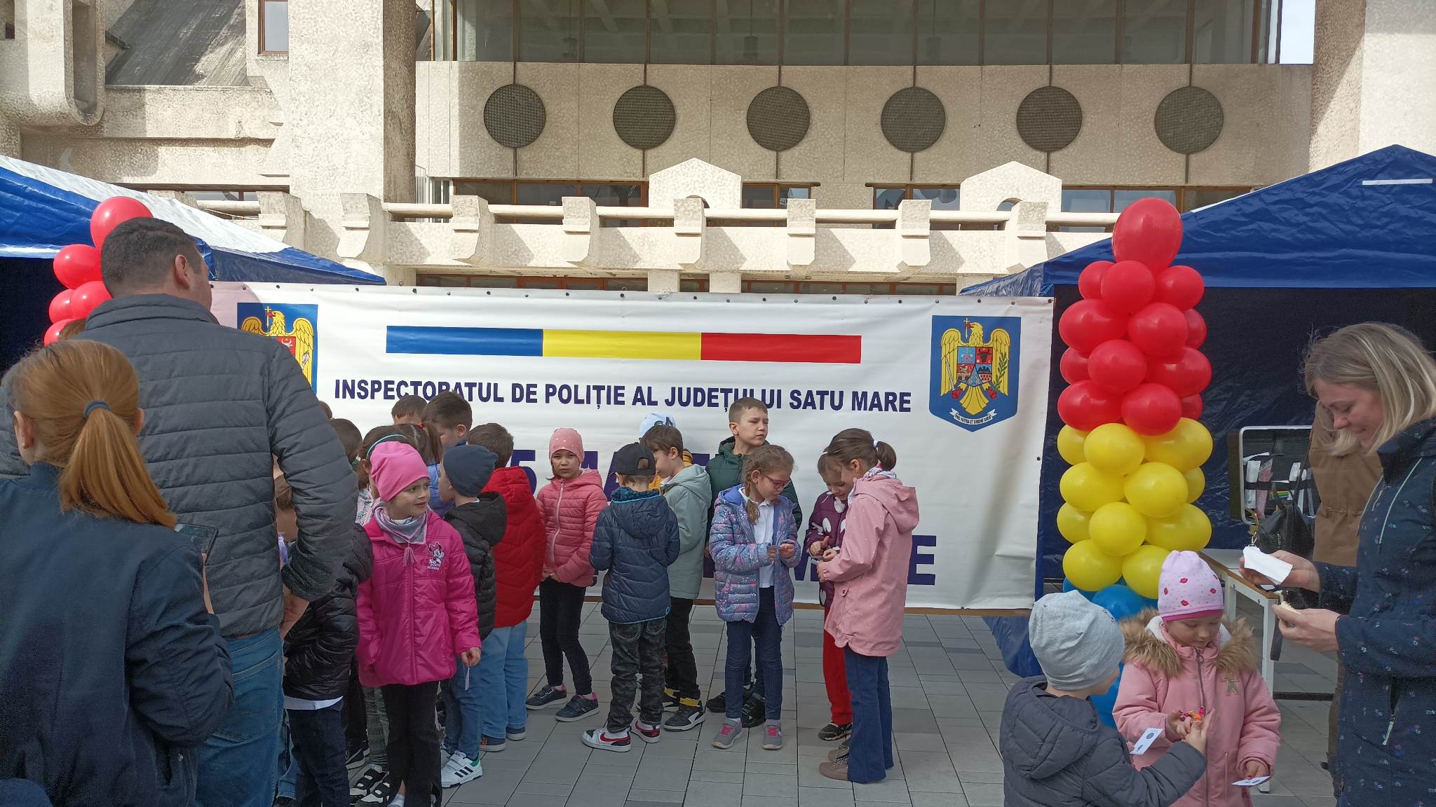FOTOGALERIE. Ziua Poliției Române, macată în Piața 25 Octombrie din Satu Mare