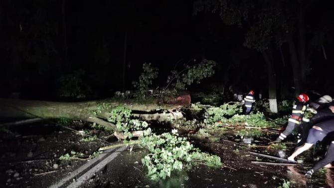 FURTUNA. A făcut PRĂPĂD în județ. Au intervenit pompierii