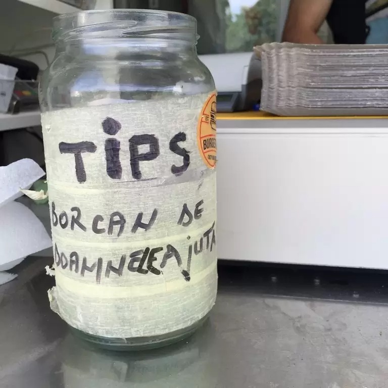 Finanțiștii i-au pus gând rău borcanului cu... bacșiș!