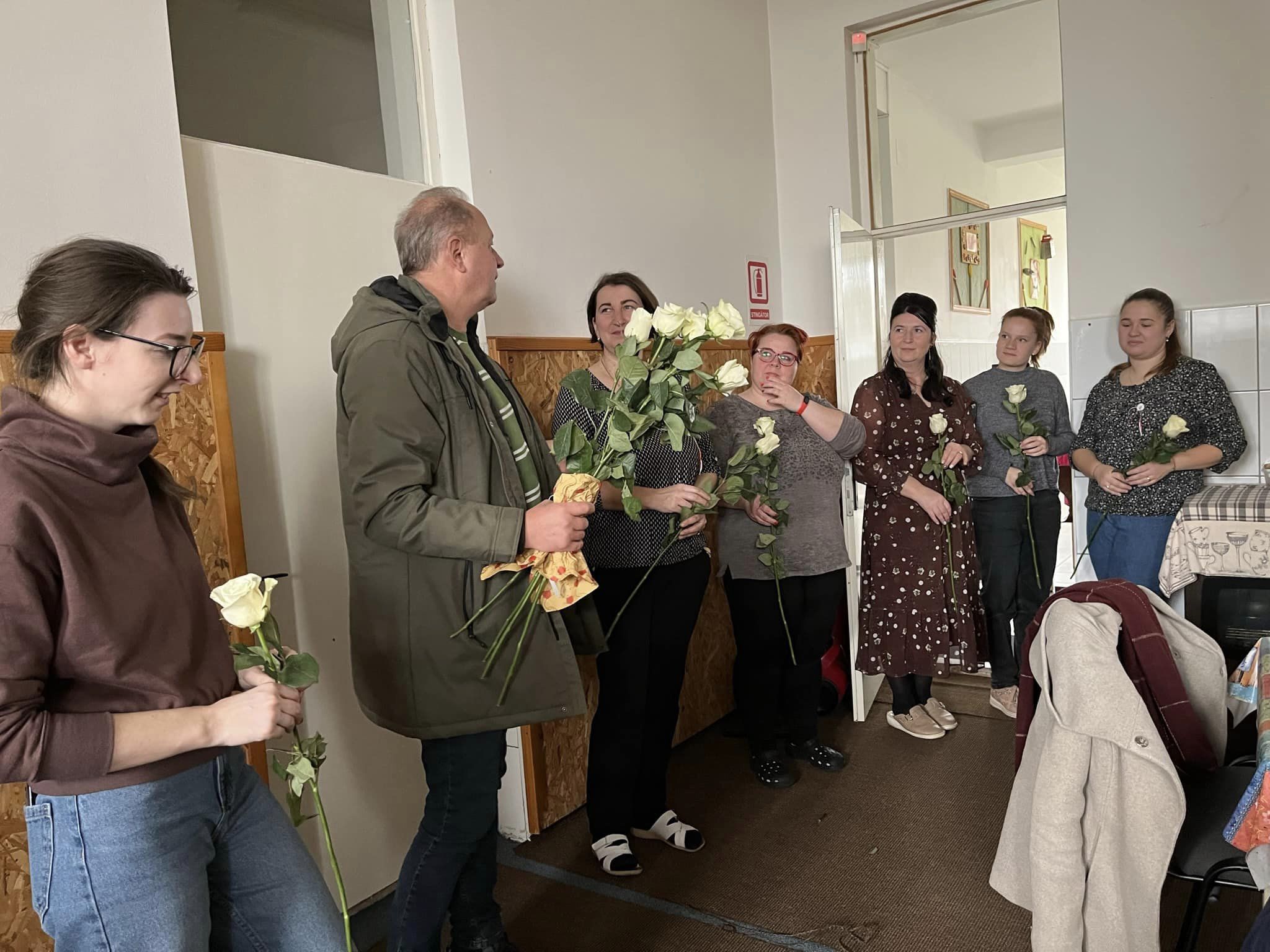 FOTOGALERIE. Flori și gânduri bune pentru femei de 8 Martie la Ardud