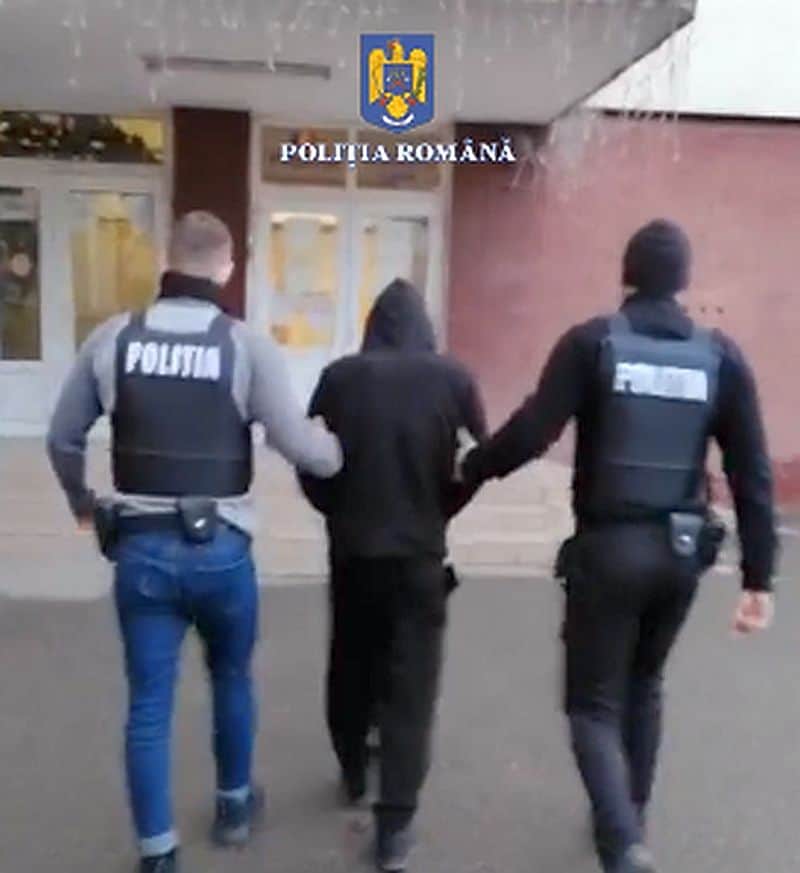 Conducător auto, cercetat pentru săvârșirea unor infracțiuni rutiere.  A fost reținut de polițiști pentru 24 de ore