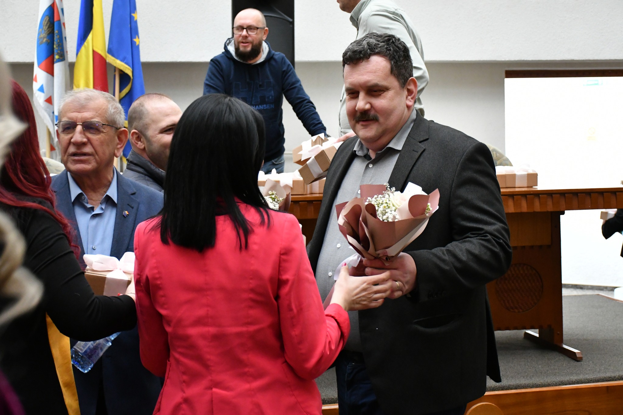 FOTOGALERIE. Doamnele și domnișoarele de la Consiliul Județean, cinstite de Ziua Femeii