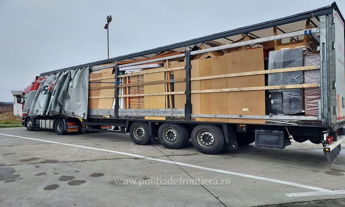 Peste 12 tone deșeuri oprite în PTF Petea