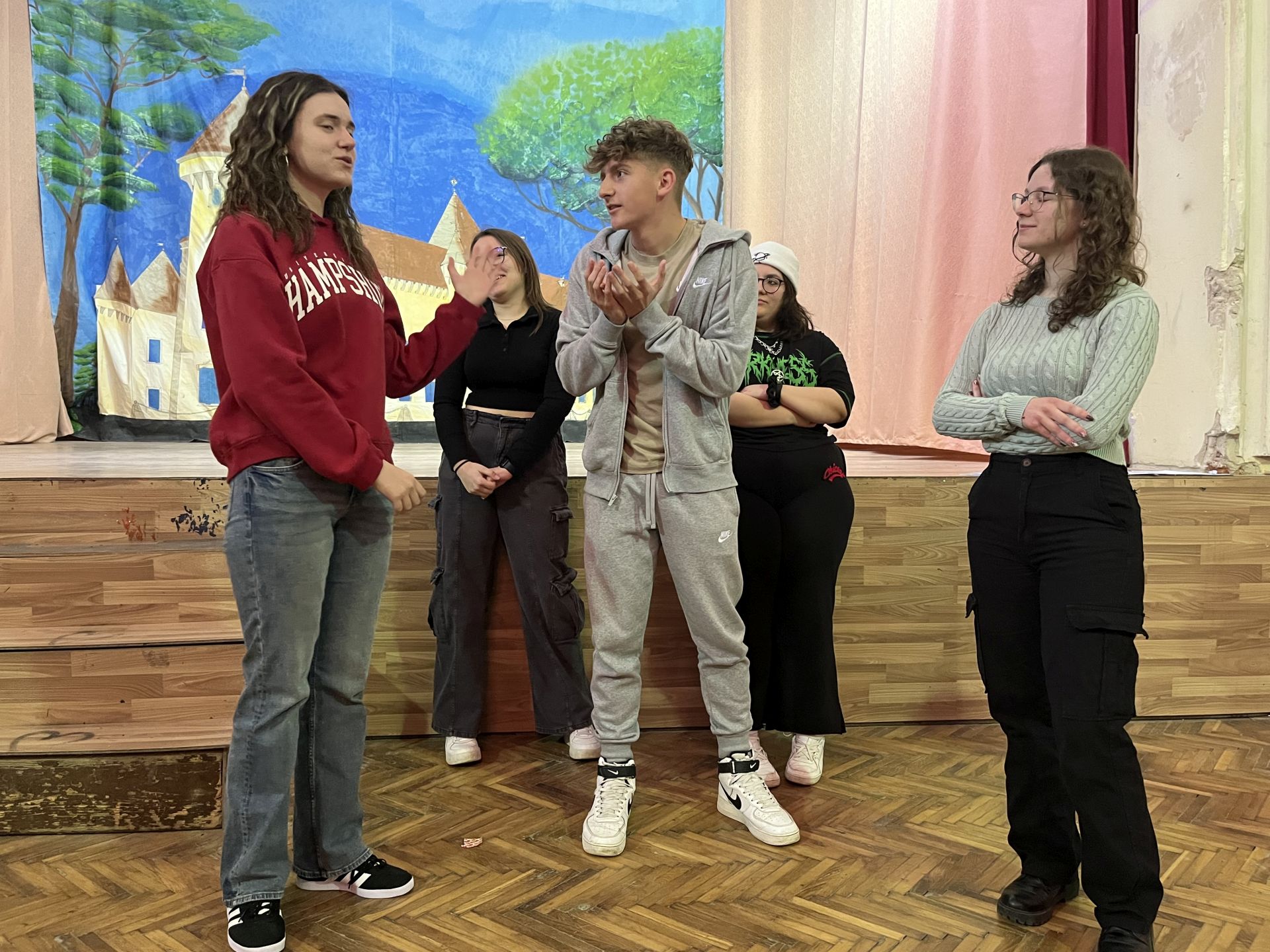 Trupa de teatru M.E.E.M. Din Carei a sărbătorit Ziua Mondială a Teatrului prin „IMPROȘcoala”