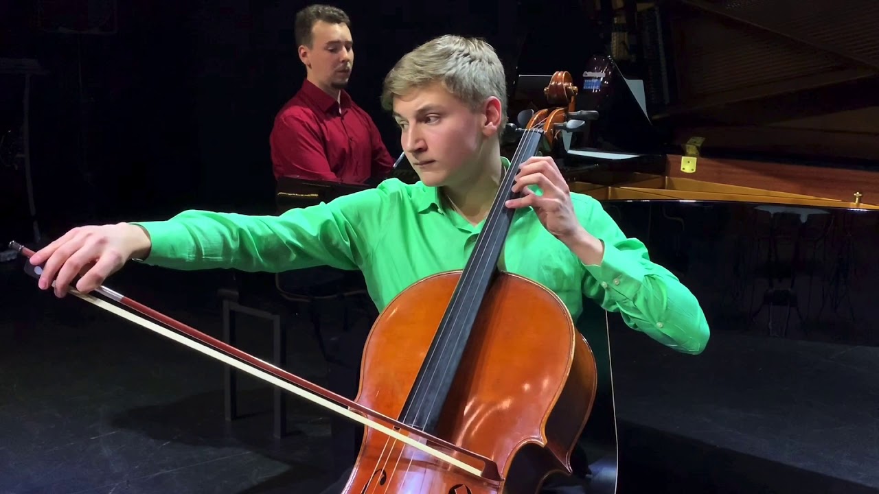 O baghetă versată și un violoncel flăcăiandru într-un „Concert simfonic”