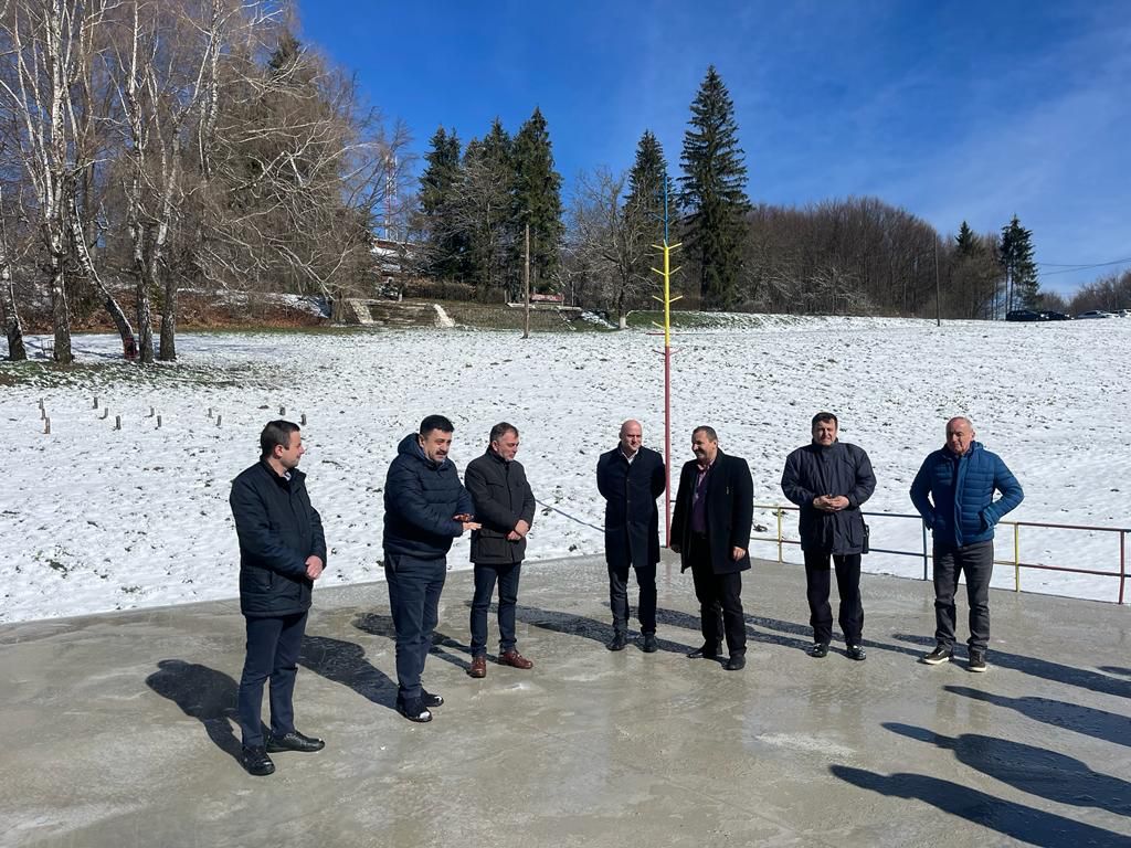 Pregătiri pentru Sâmbra Oilor pe... zăpada mieilor!