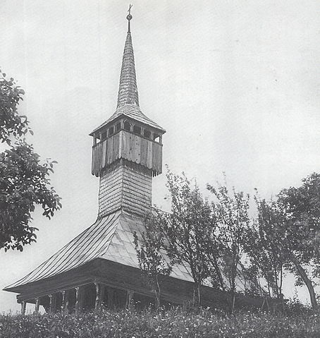 Istoricul bisericii de lemn din Soconzel. În 2009 a ars din temelii, însă șapte ani mai târziu s-a ridicat o biserică de lemn care copiază perfect originalul