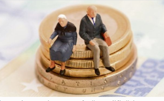 Vin veşti bune pentru pensionari! Românii ar putea primi noi bonuri