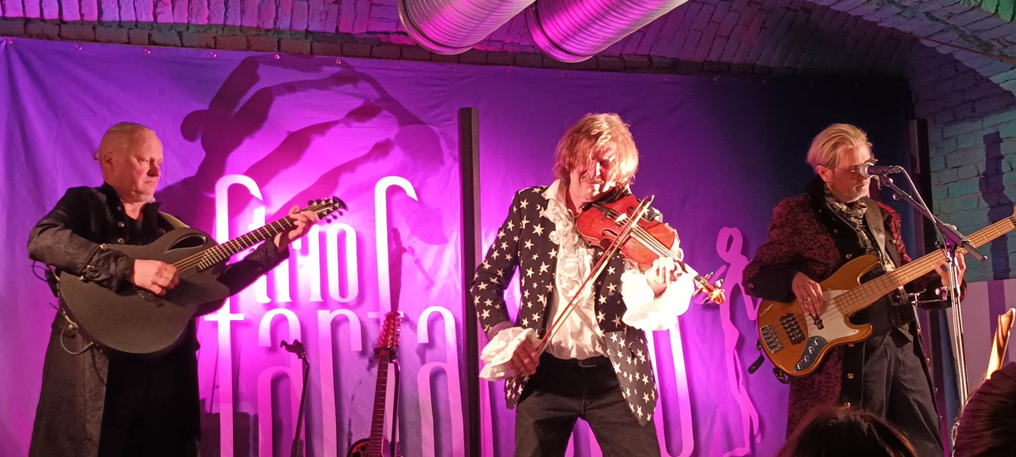 A fost nebunie la concertul celor de la Farfarello!  Timp de două ore sătmărenii s-au aflat sub magia arcușului celui supranumit “Violonistul Diavolului”