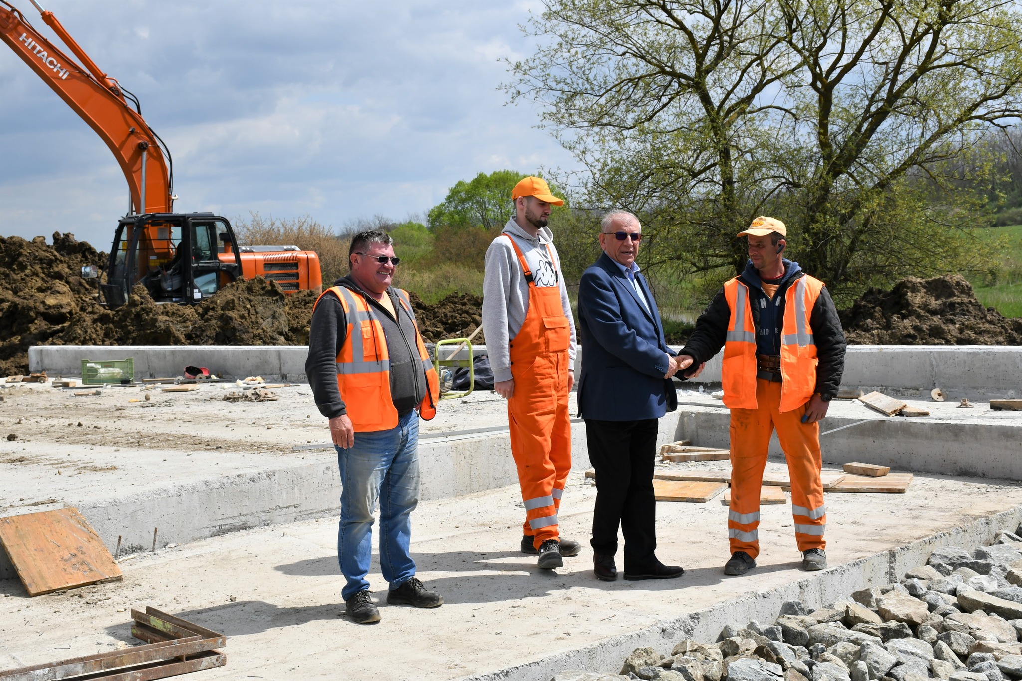 FOTO. Lucrările la o importantă arteră din județ avansează rapid