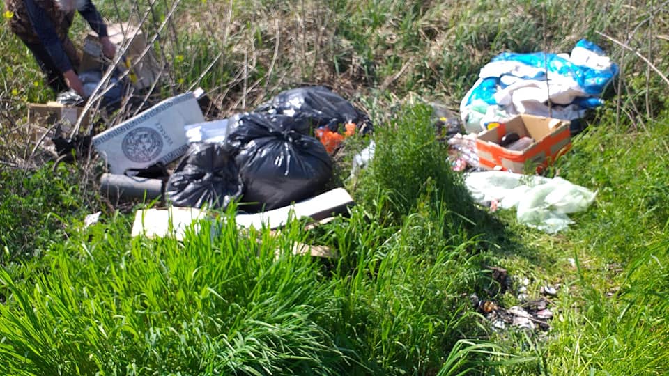 ”Gunoiul” amendat  și pus să-și strângă... gunoiul