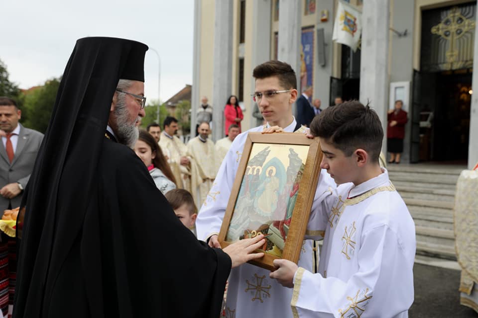 Preasfințitul Părinte Iustin a săvârșit Sfânta Liturghie la Catedrala Ortodoxă „Adormirea Maicii Domnului” din Satu Mare