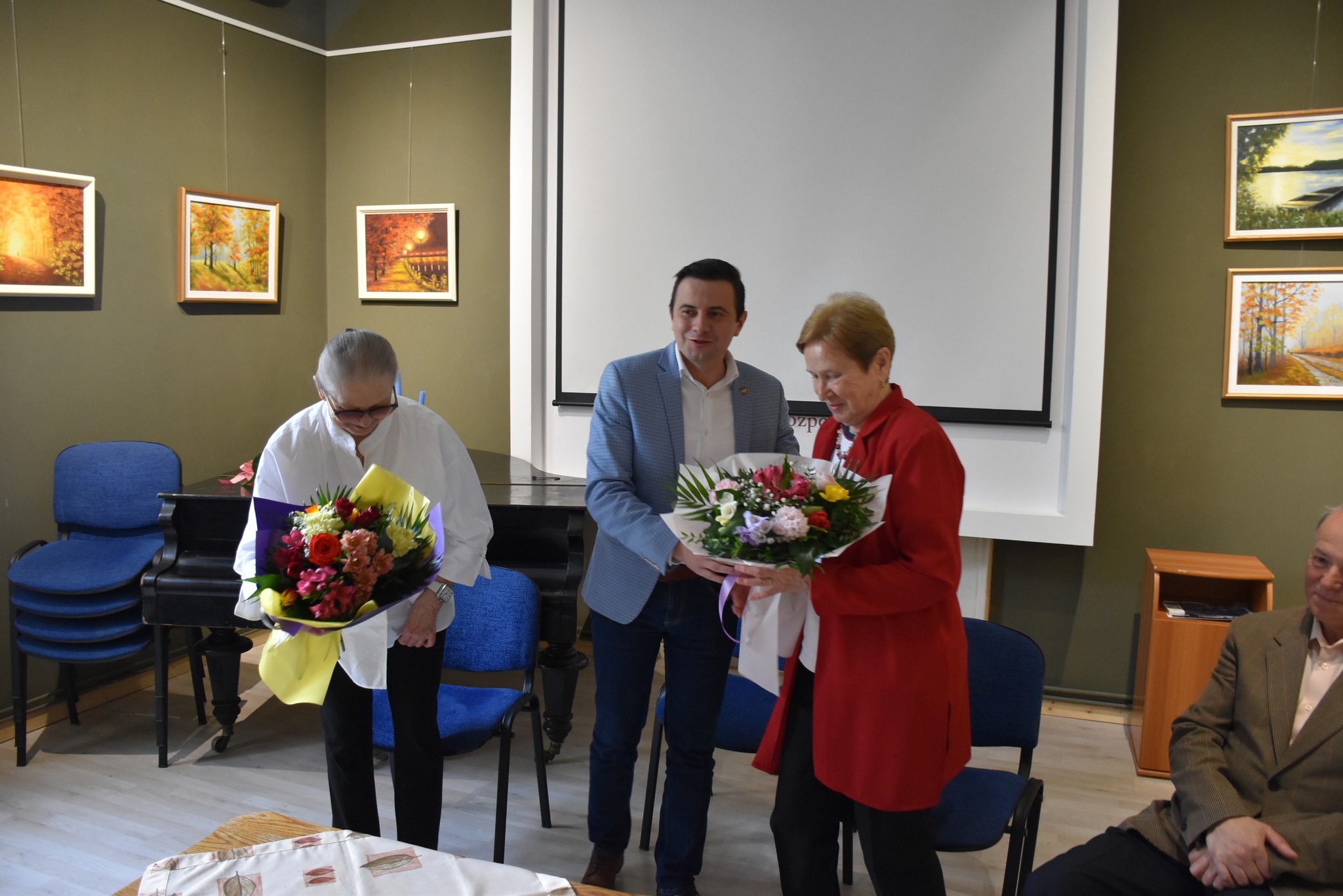 FOTO> Pictorițele Foris Katalin și Esztan Katalin expun la Galeria Centrului de Creație