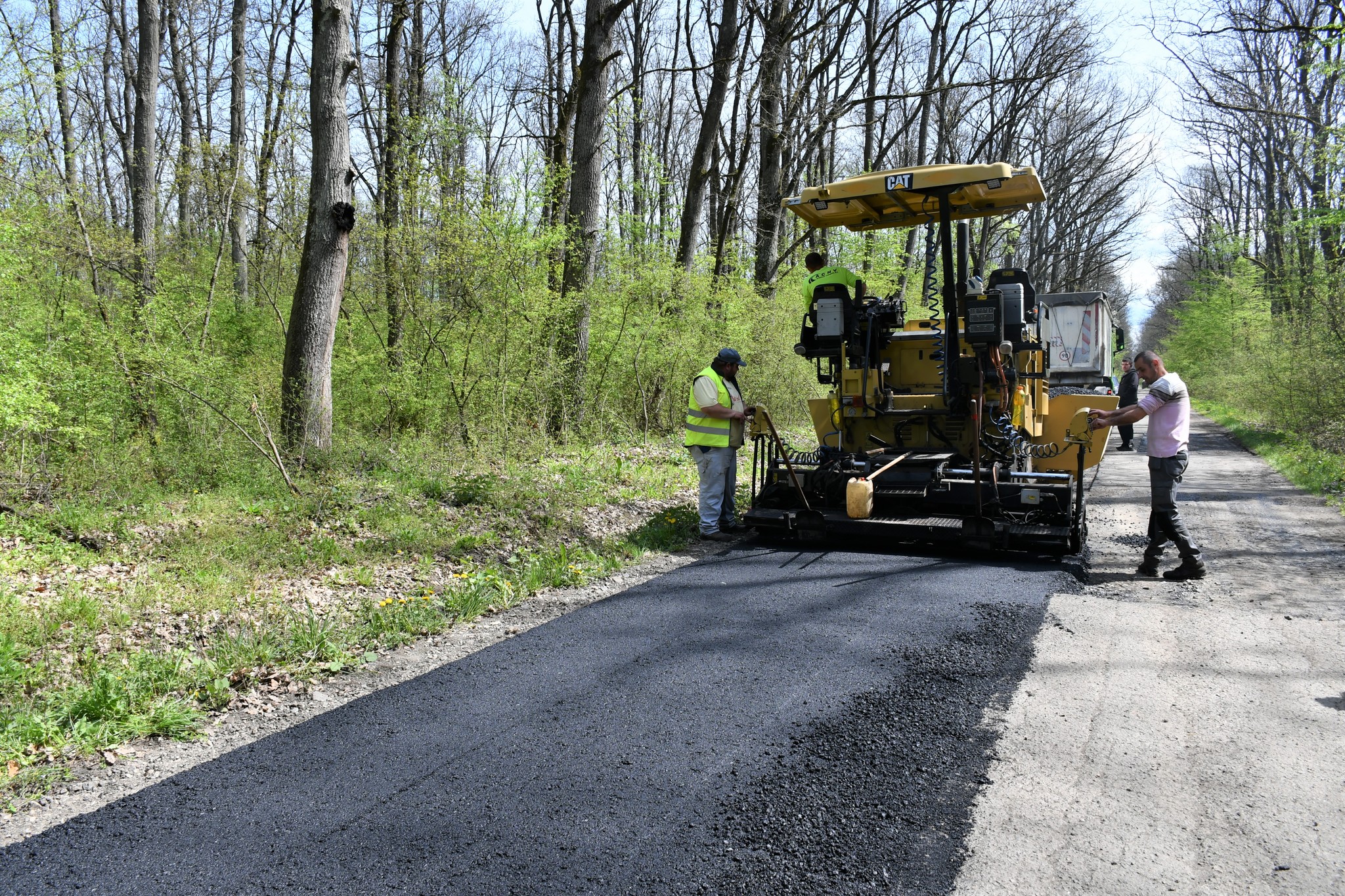 Lucrările de reparații și întreținere a drumurilor județene, reluate