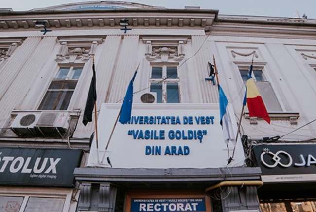 U.V.V.G. LA 33 DE ANI