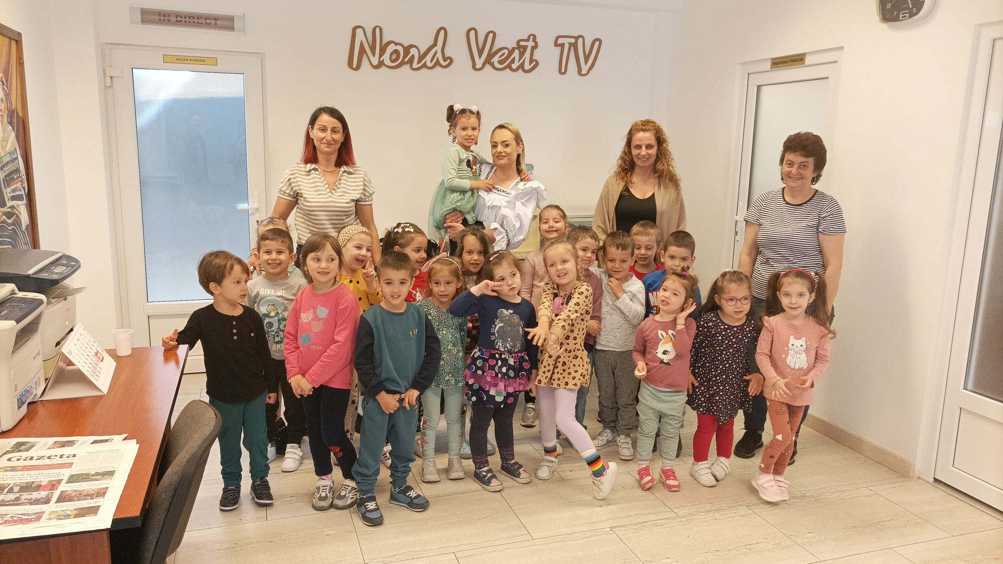 Micuții grădiniței „Draga Mea”, în vizită la Gazeta de Nord Vest și Nord Vest TV
