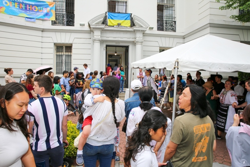 Mii de americani interesați de România au vizitat ambasada din Washington, cu ocazia EU Open House