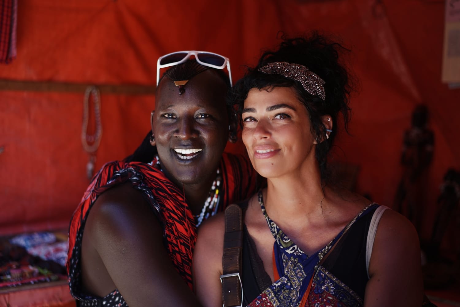 Expoziție foto „Africa, te iubesc” – Artista fotograf Oana Tarța surprinde prin obiectivul aparatului foto magia continentului negru