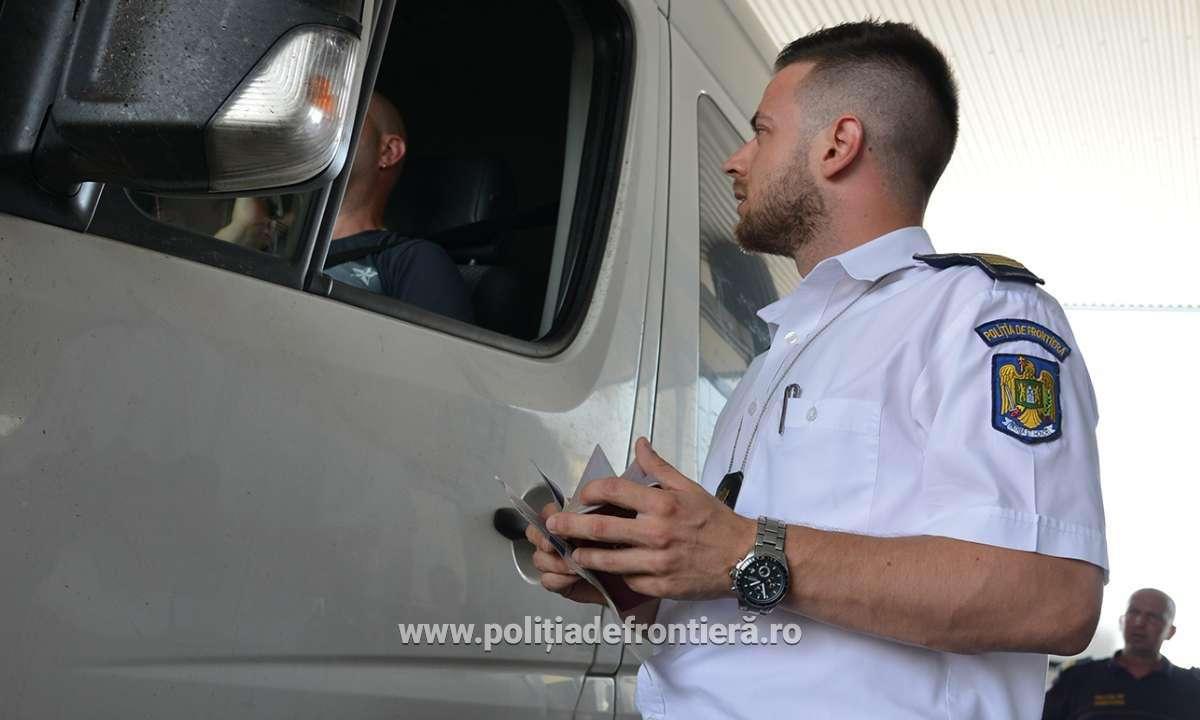 Permis de conducere fals, descoperit la ieșirea din țară