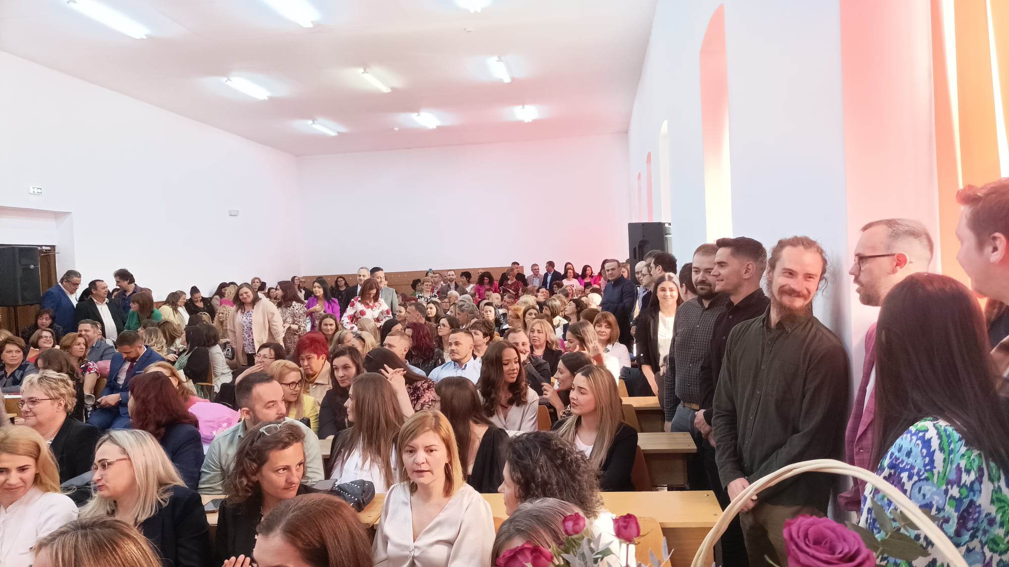 Reuniune. Absolvenții sătămăreni au marcat  10, 20, 25, 30, 40, 45 și 50 de ani de la finalizarea ștudiilor liceale