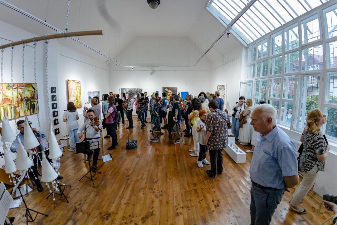 Călătorie contemporană Expoziția de artă contemporană – Atelier în mai, la a X-a ediție