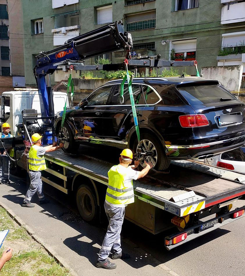 Da cu Bentley-ul ce aţi avut?