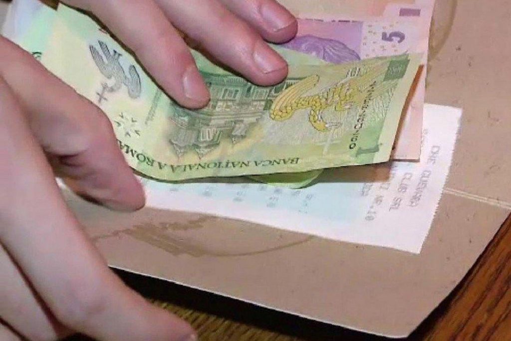 Bacșișul, bată-l vina!