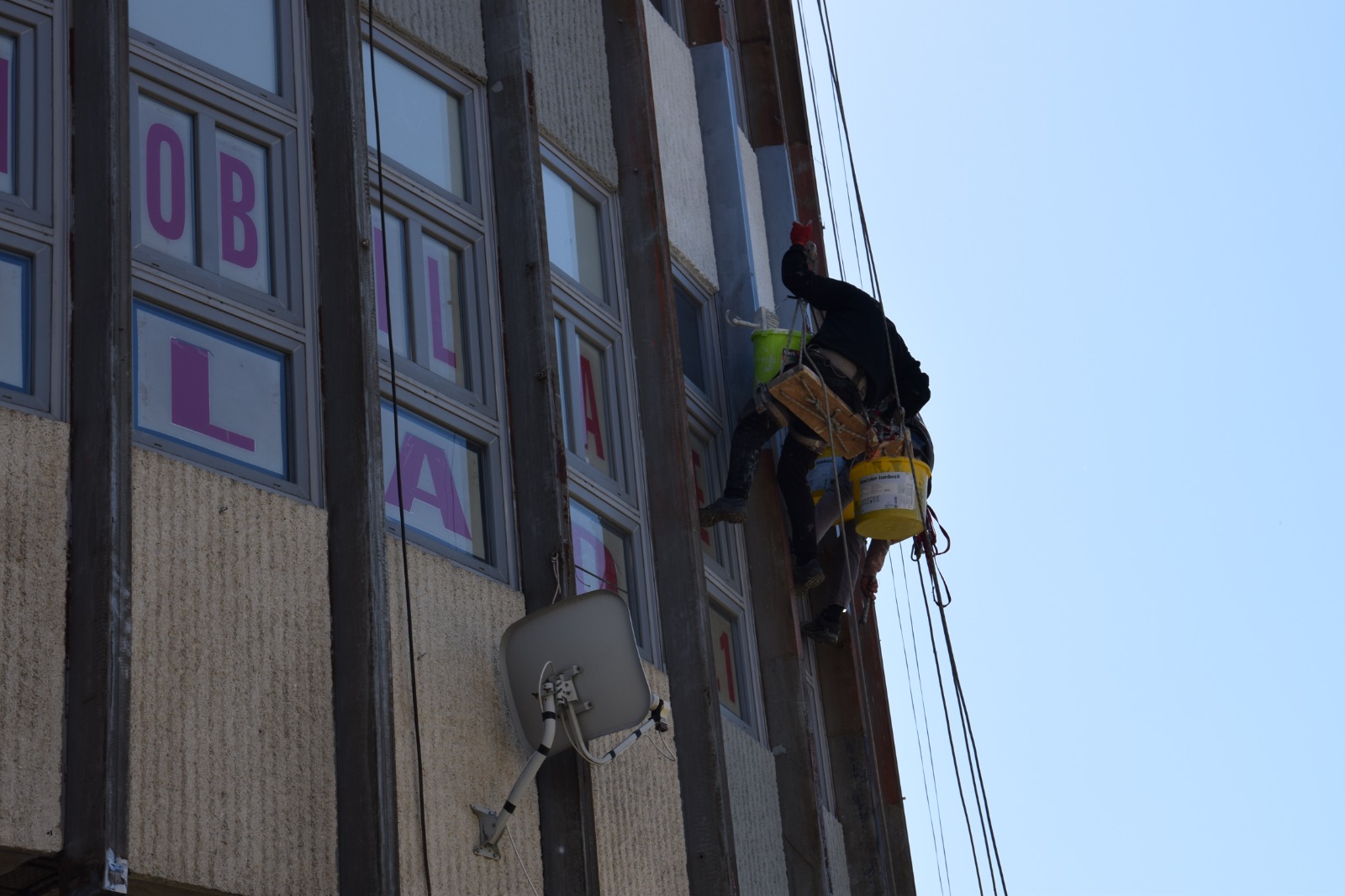 ”Spiderman”-ii  de pe Casa de Modă